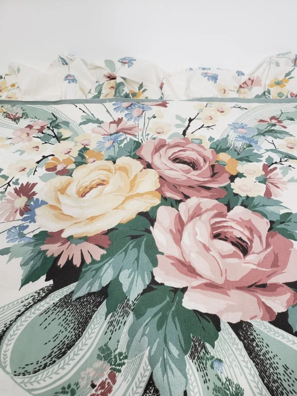 Springmaid  Floral Ruffled Standard Pillowsham  Vintage  envelope closure